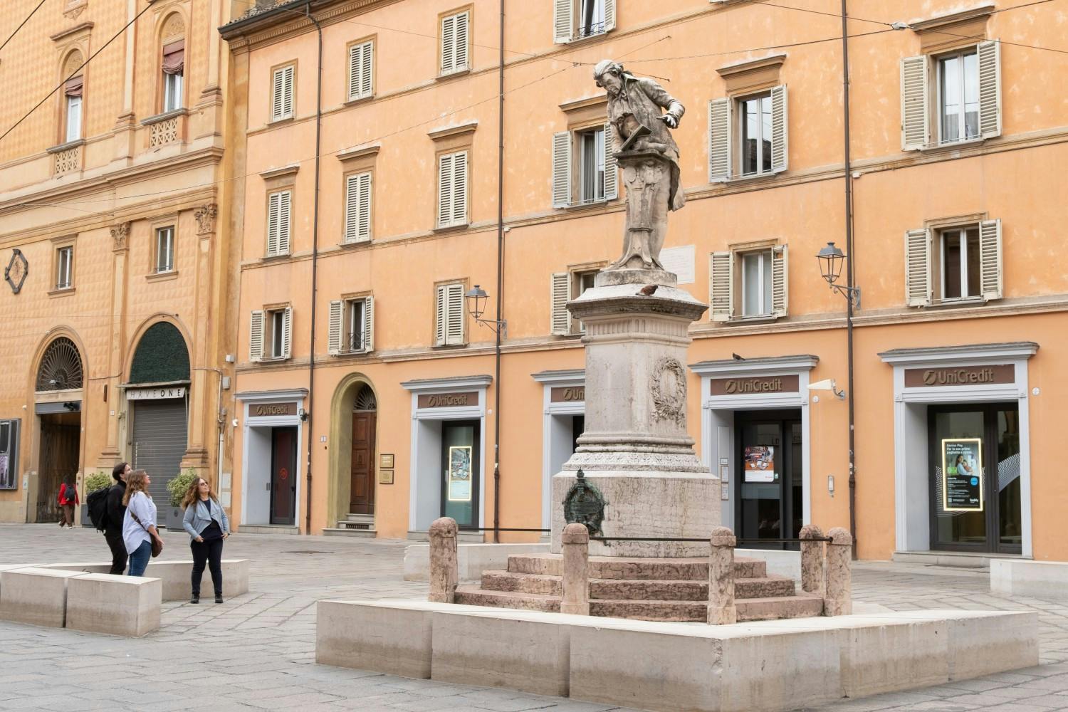 12. FL_Francesca Petringa_Italy_Bologna, Piazza Galvani_01.jpg