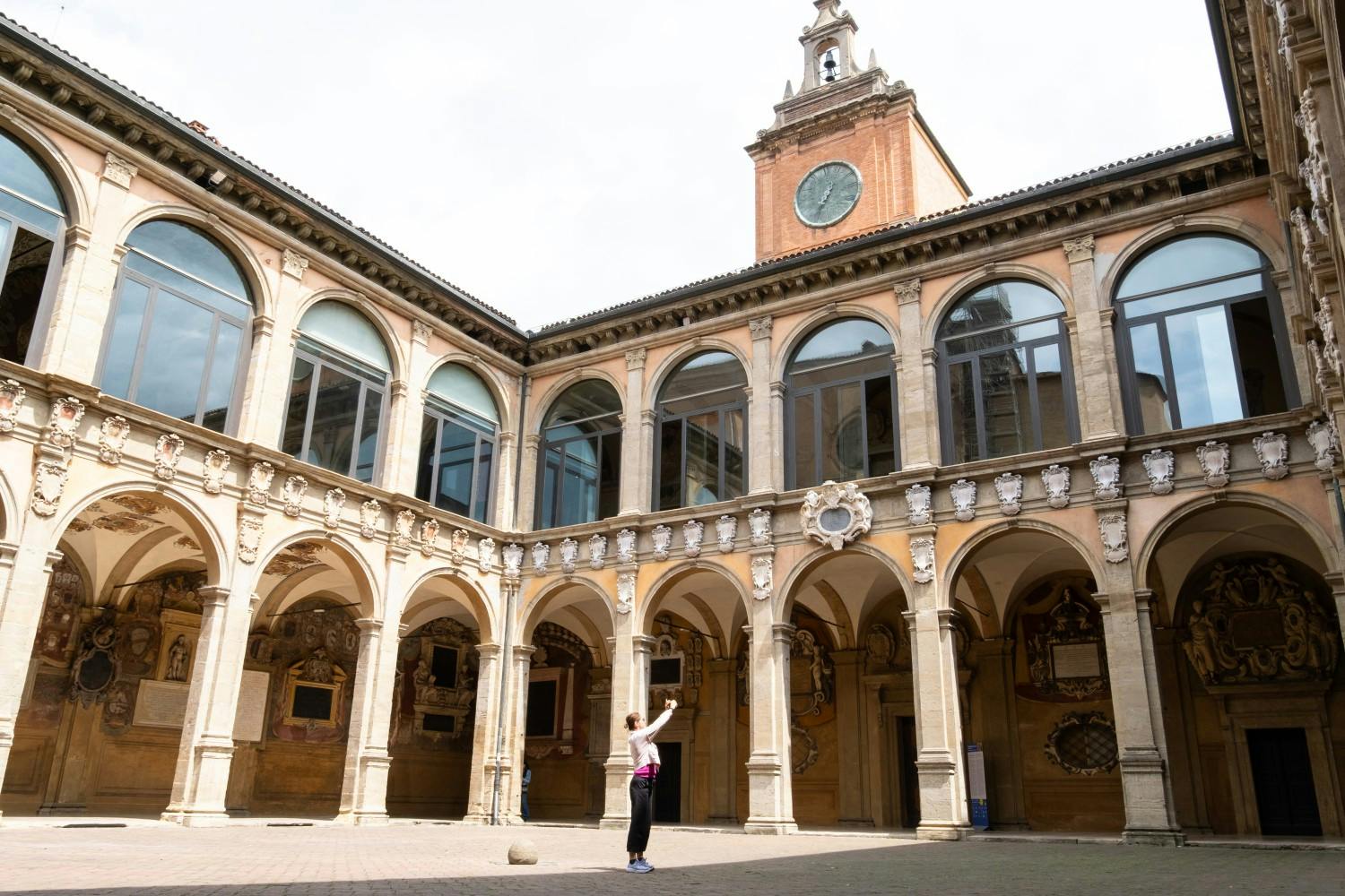 FL_Francesca Petringa_Italy_Bologna, Archiginnasio Palace_35.jpg