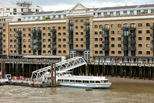United-Kingdom_London_River-Thames-Boat_01.jpg