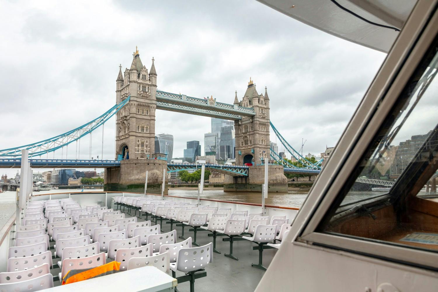 United-Kingdom_London_River-Thames-Boat_08.jpg