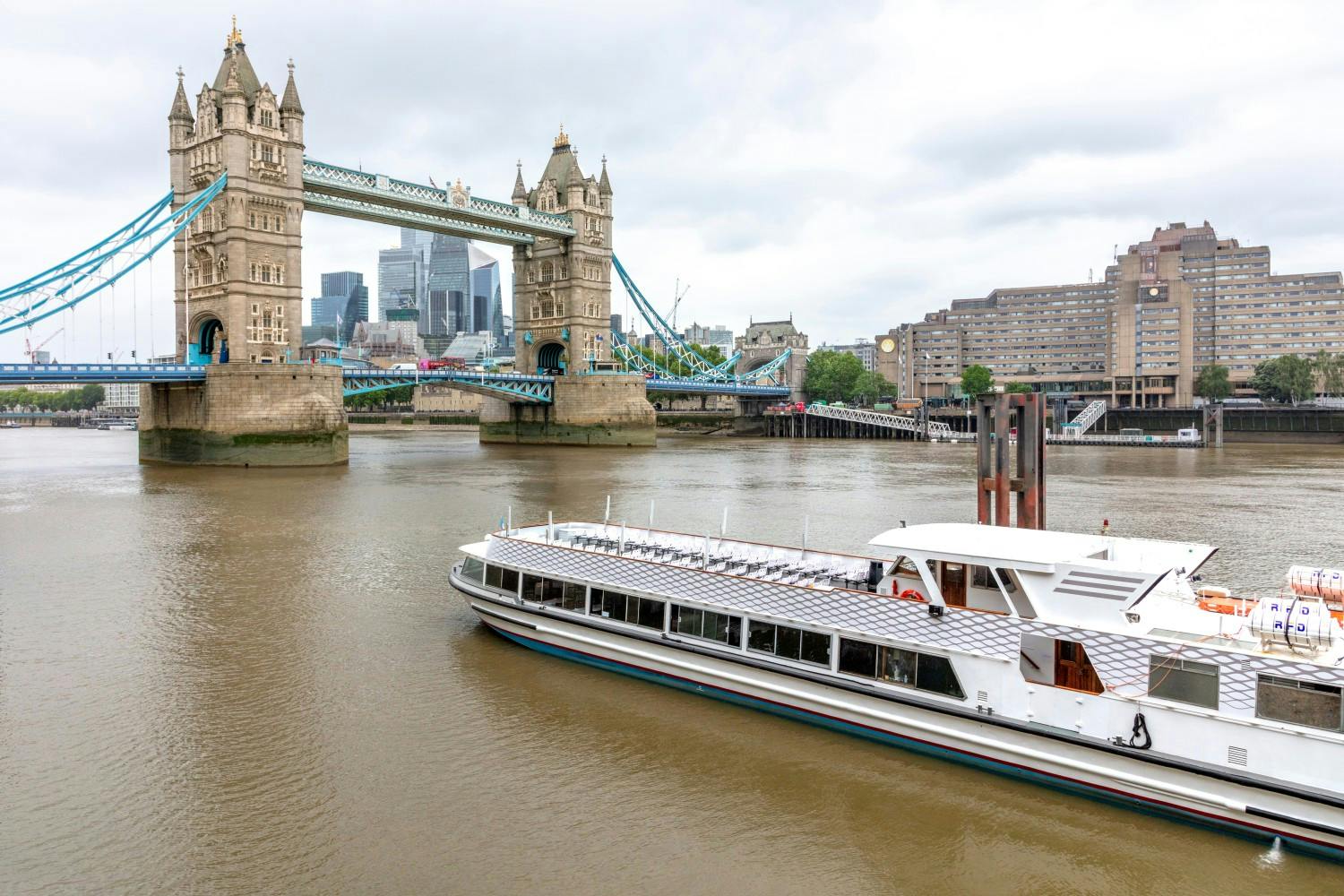 United-Kingdom_London_River-Thames-Boat_12.jpg