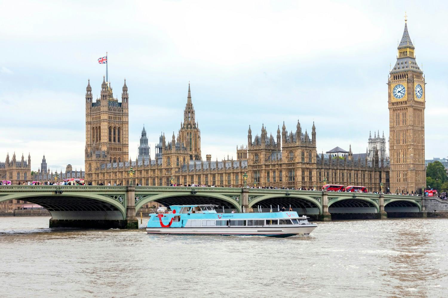 United-Kingdom_London_Thames-River-Boat_01.jpg