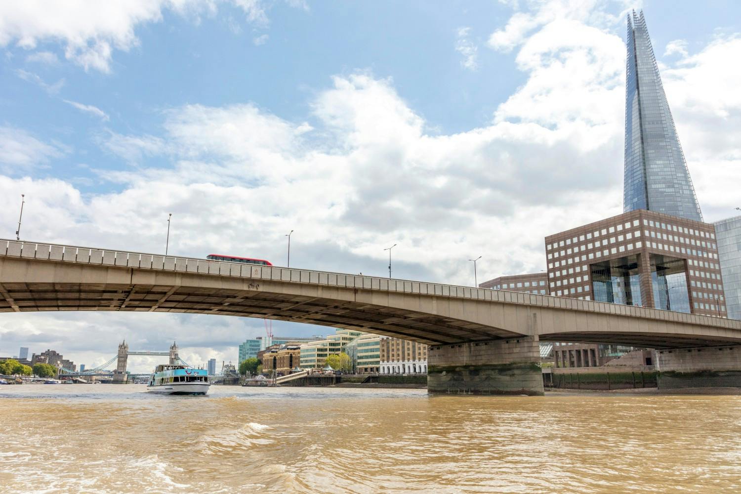 United-Kingdom_London_Thames-River-Boat_06.jpg