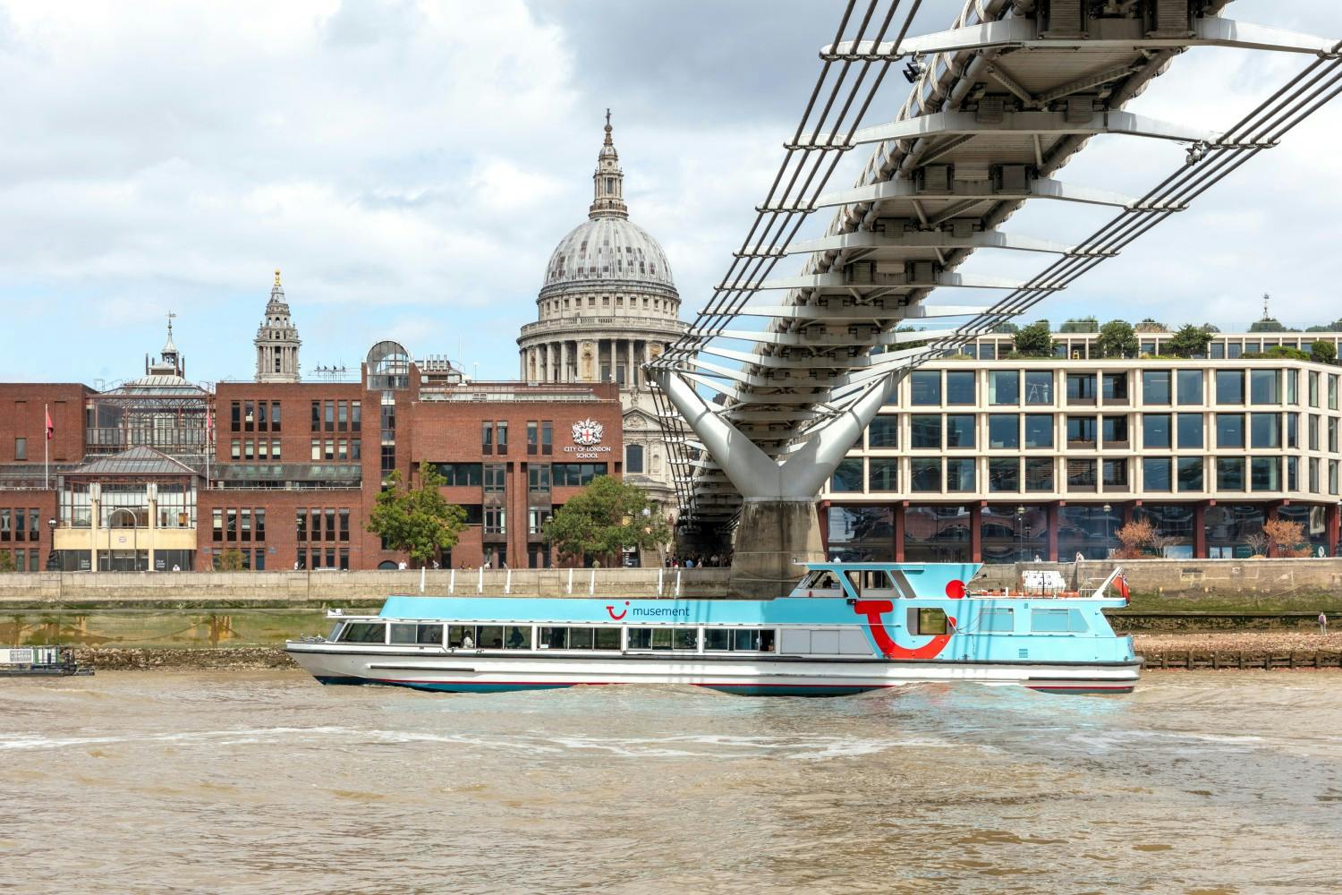 United-Kingdom_London_Thames-River-Boat_07.jpg