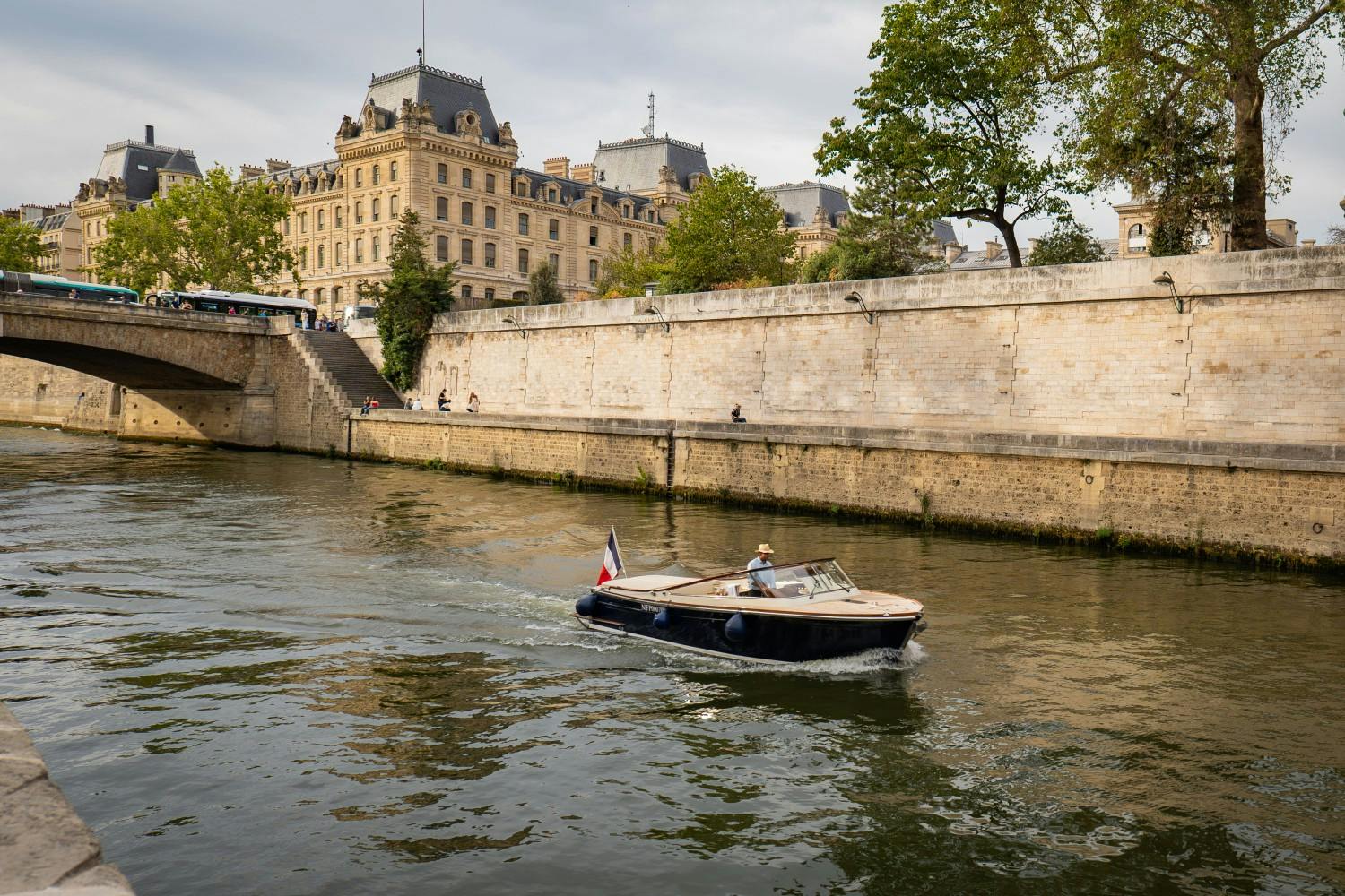 FL_Cyril Burgarella_France_Paris Champagne on Boat_01.jpg