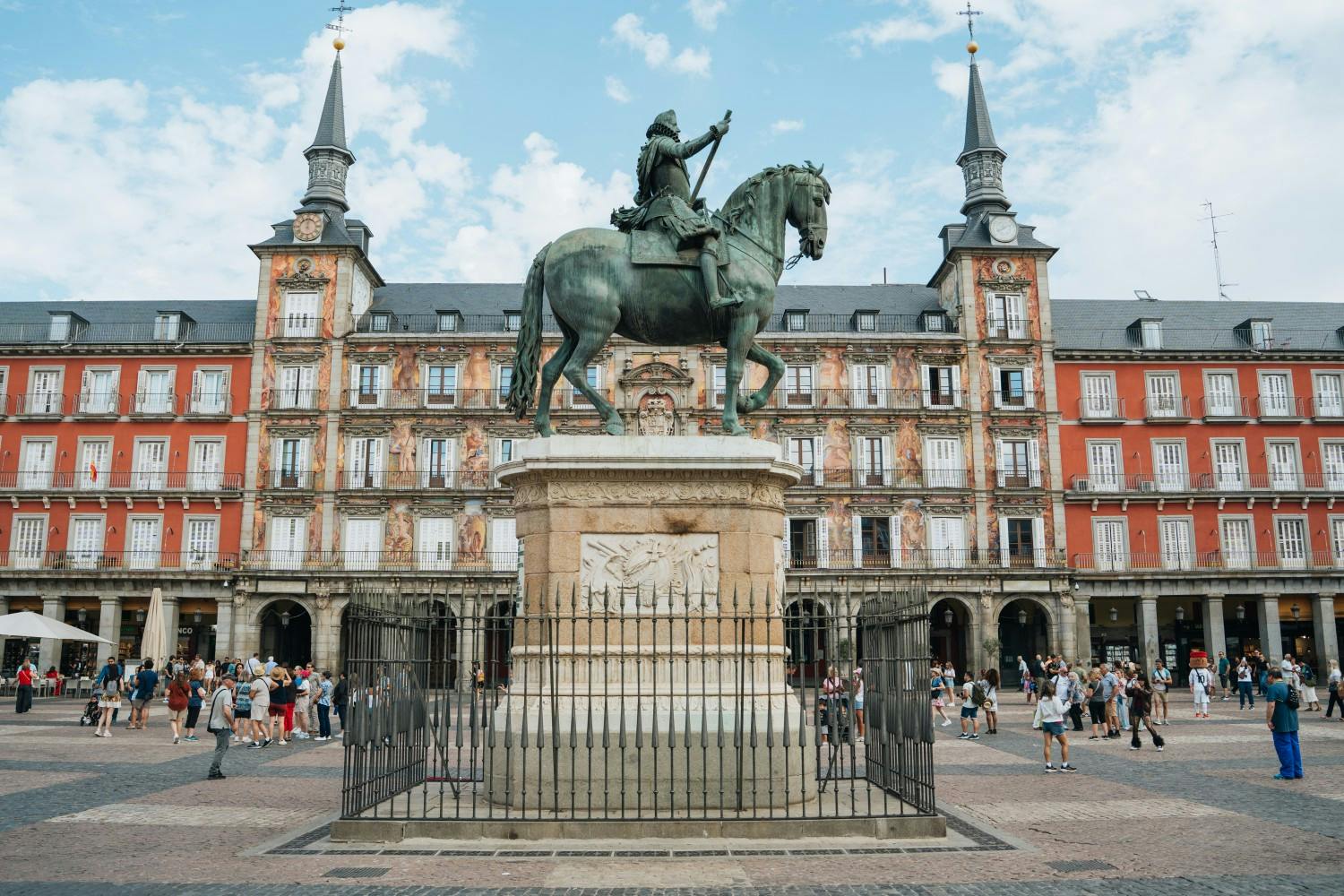 FL_Lewis_Beards_Spain_Madrid_Habsburg private tour__27.jpg